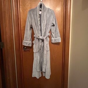Oscar de la Renta plush and cozy grey robe w/ belt and pockets size L